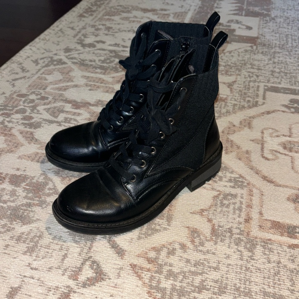 Combat boots